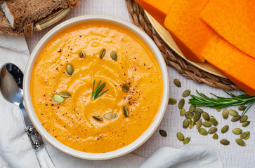 Delicious pumpkin cream. Home and rustic appearance. Includes fresh pumpkin, seeds and rye bread....