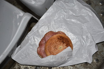 Semmel, Wurstsemmel, Wurst, Brötchen, Strippe, Dauerwurst, Salami, Käsewurst, Käswurst, Jause,...