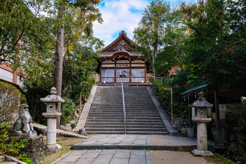 京都 宇治神社 参道と拝殿