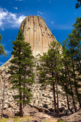 Obraz premium Devil's Tower National Monument on a summer day