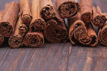 sticks of Ceylon cinnamon spice on thewooden table - obrazy, fototapety, plakaty