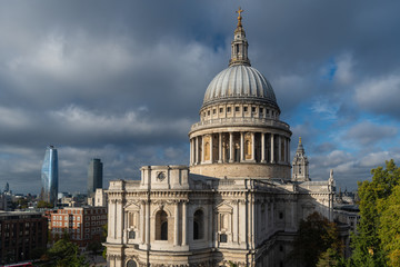 Fototapeta na wymiar St. Pauls Kathedrale in London