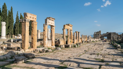 Fototapeta premium Ruins of the ancient city of Hierapolis in Pamukkale, Denizli, Turkey