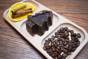 Handmade soap with coffee, cinnamon and orange aroma. Christmas tree shaped soap - how to make?