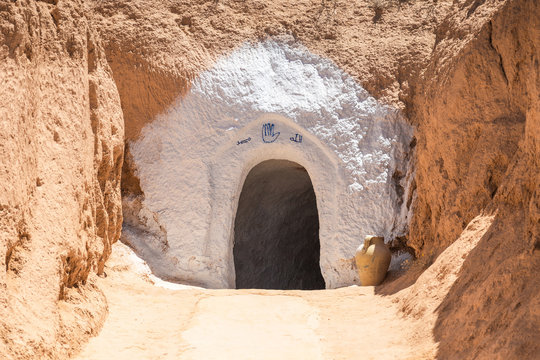 Closeup view of entrance of small underground troglodytes traditional house  situated in Sahara desert. Horisontal color photography. Stock Photo |  Adobe Stock