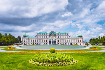Obraz premium Belvedere palace Vienna Austria with spring flowers and cloudscape