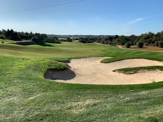 Obraz premium white sand bunker on golf course blue sky