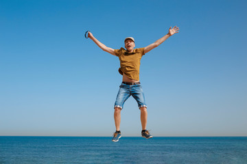 Obraz premium Summer.Positive jump over the sea horizon