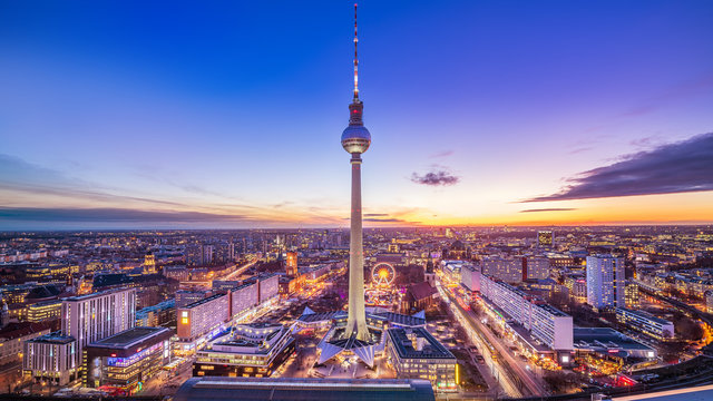 panoramic view at central berlin whil sunset