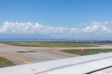 Fototapeta na wymiar aeroporto pista de decolagem