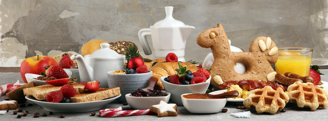 Breakfast served with coffee, orange juice, croissants, cereals and fruits. Balanced diet. Continental breakfast on christmas