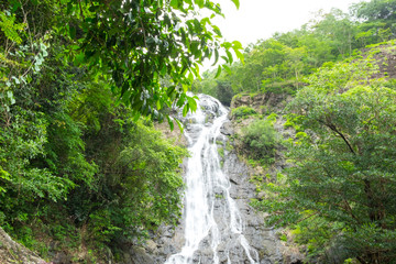 Obraz premium waterfall Mountain landscape. sarika waterfall in thailand