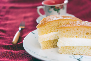 French dessert butter brioche Tarte tropezienne