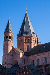 Fototapeta premium Die Türme des Doms zu Mainz/Deutschland