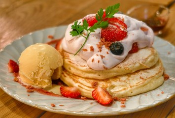 strawberry pancake with vanilla icecream