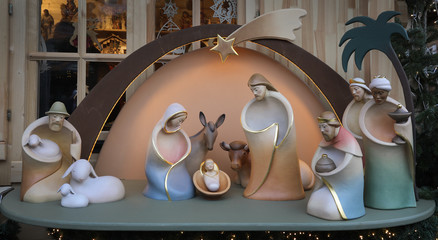 Weihnachtskrippe mit Jesuskind, Maria und Josef und den Heiligen Drei K&ouml;nigen
