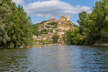Fototapeta na wymiar kayaking on the Dordogne