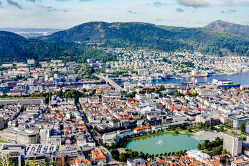 Fototapeta na wymiar magnificent view of the port of Bergen in Norway