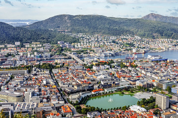 Fototapeta na wymiar magnificent view of the port of Bergen in Norway