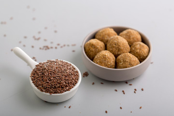 flax seed ladoo or alsi ki pinni