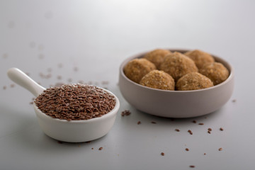 flax seed ladoo or alsi ki pinni