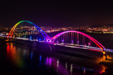 Plakat Crescent Bridge - landmark of New Taipei, Taiwan with beautiful illumination at night, photography in New Taipei, Taiwan.