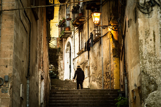 Cosenza - Vicolo del centro storico - borgo medievale italiano