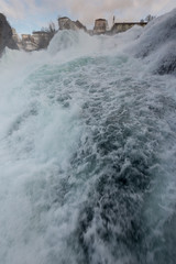 Acqua e cascate del Reno