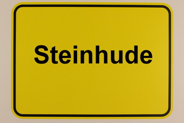 Grafische Darstellung des Stadtnamens Steinhude auf einem Ortseingangsschild
