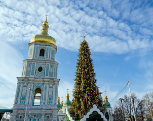 Fototapeta na wymiar The main Christmas tree on Sofievskaya Square, Kiev, Ukraine,