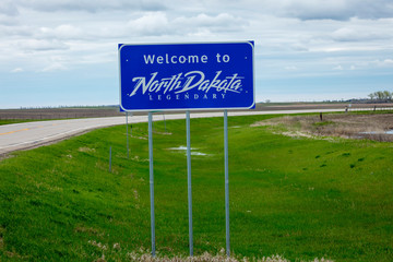 4/29/2019 N DAKOTA, USA - Welcome to North Dakota state road sign