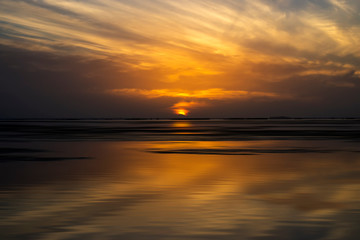 Naklejka premium Sunrise at the lake with cloud and small sun.