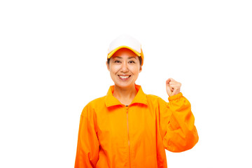 オレンジ色の服を着た女性