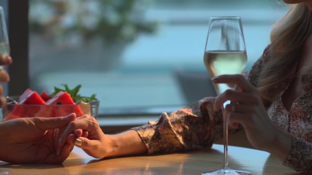 date at the restaurant