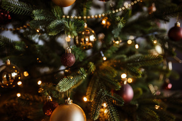 Obraz na płótnie Canvas Beautifully decorated Christmas tree, closeup. balls and garlands
