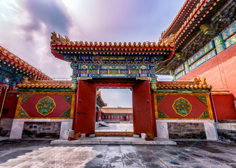 Under the blue sky, white clouds and sunlight, the Forbidden City is full of red walls, green tiles and eaves. It's beautiful and magnificent.