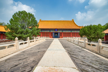 Under the blue sky, white clouds and sunlight, the Forbidden City is full of red walls, green tiles and eaves. It's beautiful and magnificent.