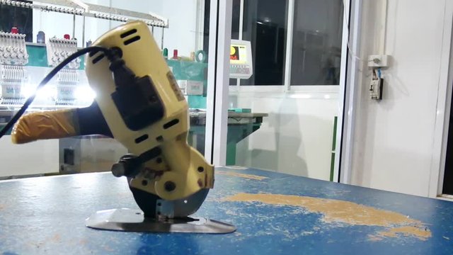 Semi automatic fabric cutting machine