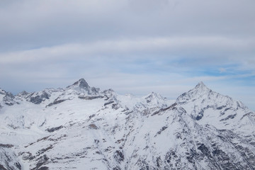 Fototapeta na wymiar mountain with snow skyline