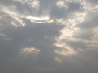 黒雲と光