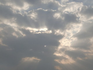 黒雲と光