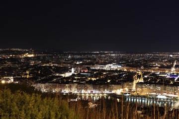 Lyon la nuit vue depuis la colline de Fourvière - Ville de Lyon - Département du Rhône - France