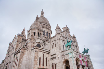 Fototapeta na wymiar Sacre Coeur white cathedral in Paris