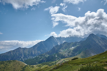 Fototapeta premium Górski środkowy pochmurny dzień krajobraz strzał, Tatry Wysokie Słowacja