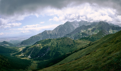 Obraz premium Mountain range mid cloudy day landscape shot, High Tatras Slovakia