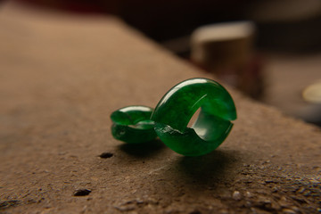 broken jade ring 4