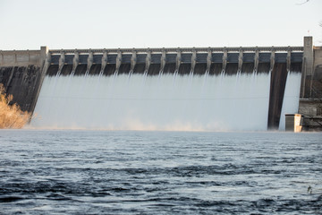 Bull Shoals Dam spillway gates open 2019