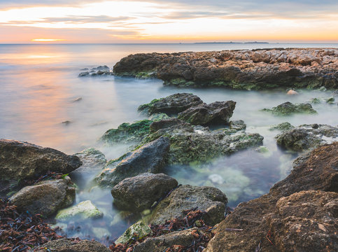 Sonnenaufgang am Mittelmeer! Tr&auml;umen, Emotionen und Gl&uuml;ck  in dem Moment im Bild! Top Hintergrund f&uuml;r Flyer