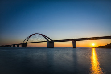 Die Fehmarnsundbrücke im Sonnenuntergang