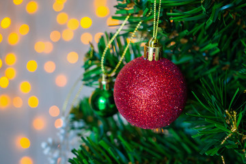 Obraz na płótnie Canvas Christmas tree decorated with red ball on pine branches background